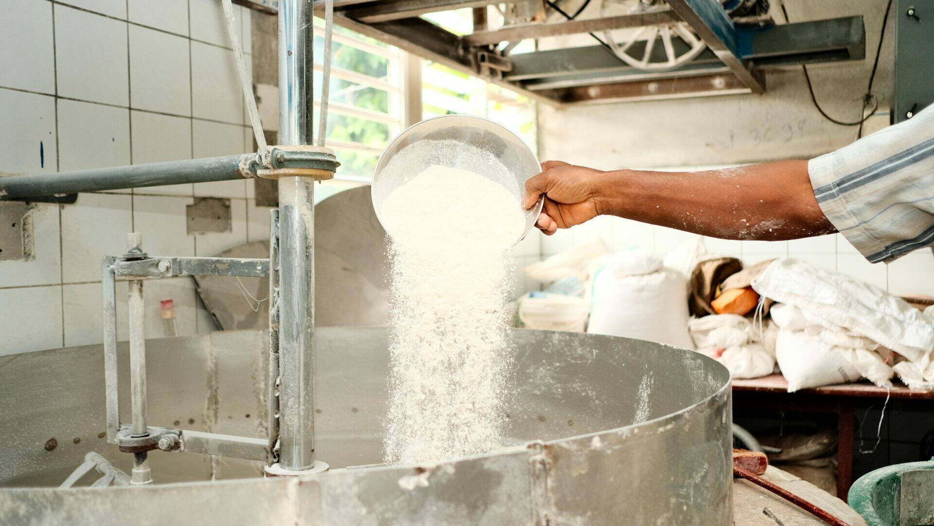 Farine de manioc en pleine cuisson