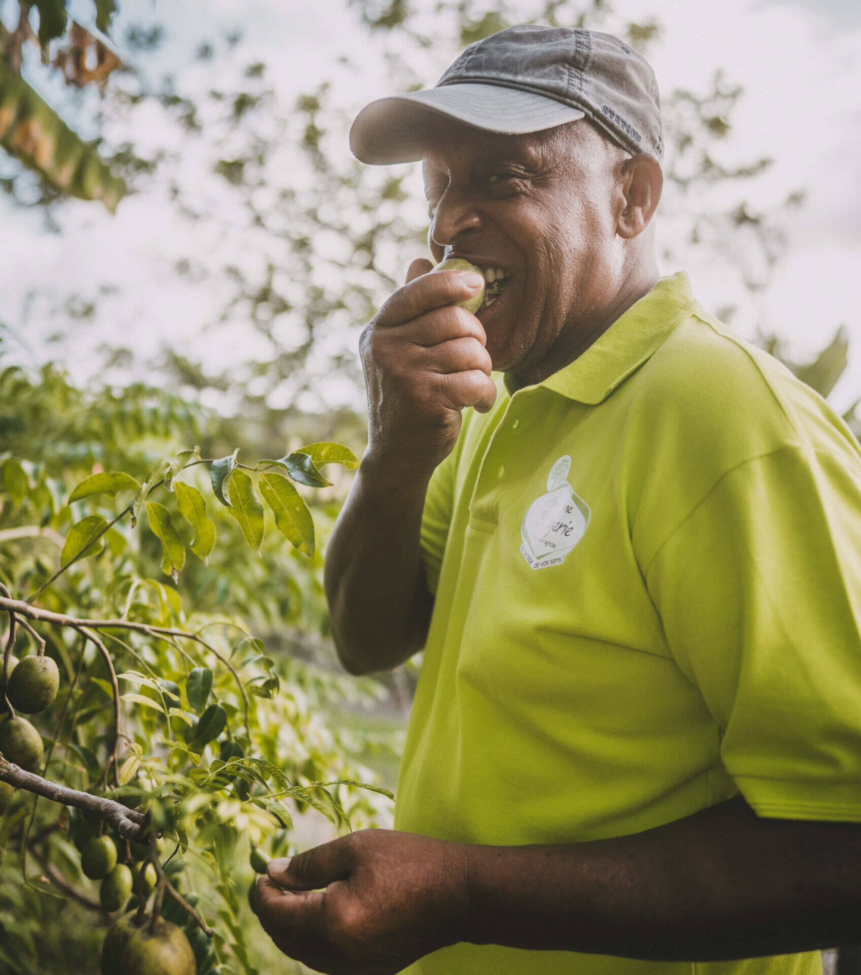 Portrait de Claude mangeant une prune de cythère