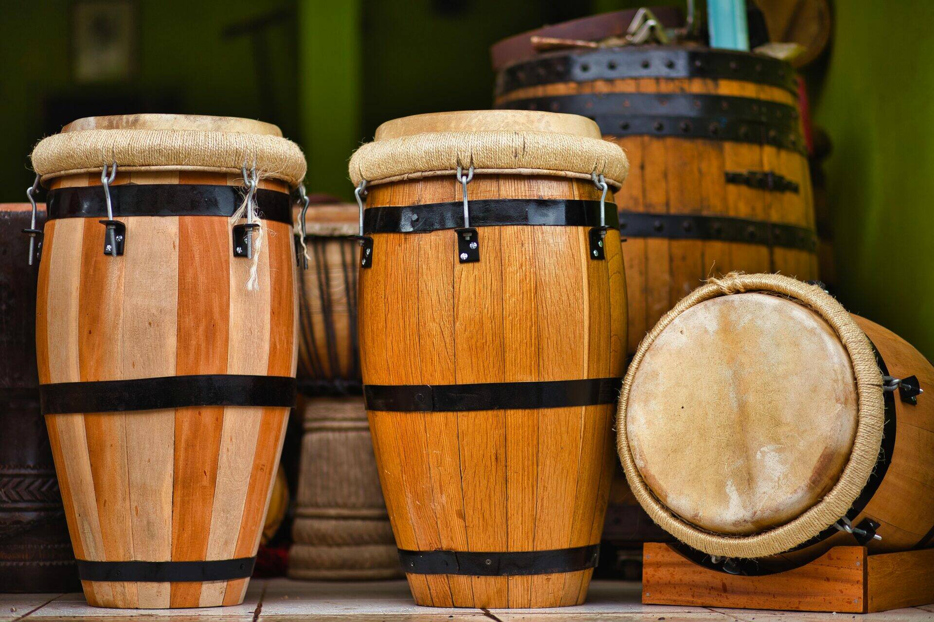 production-locale-martinique_sainte-marie_artisanat-dart_sully-cally_ensemble-tambours-couleurs.jpg