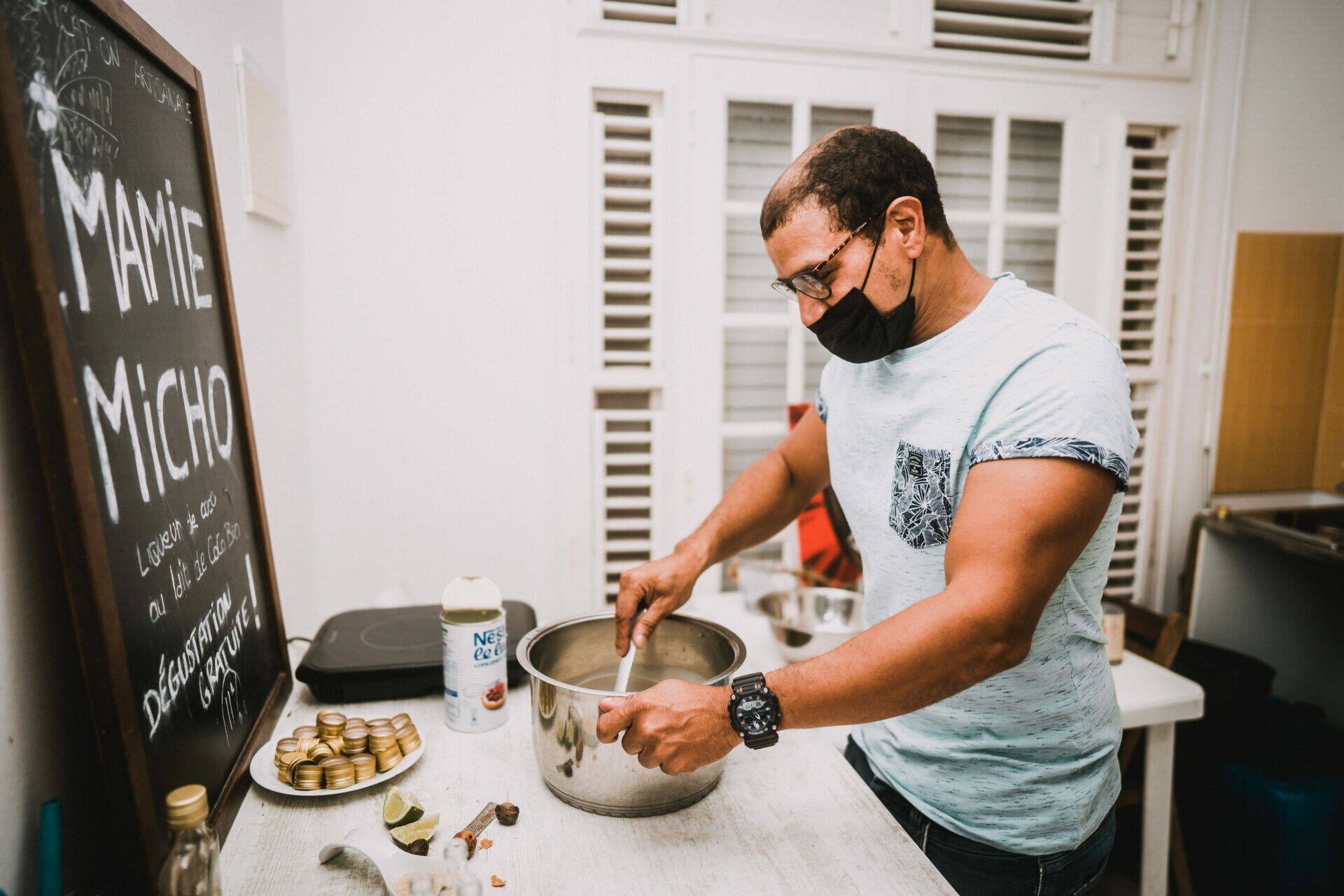 Préparation de la liqueur de coco par Ludovic